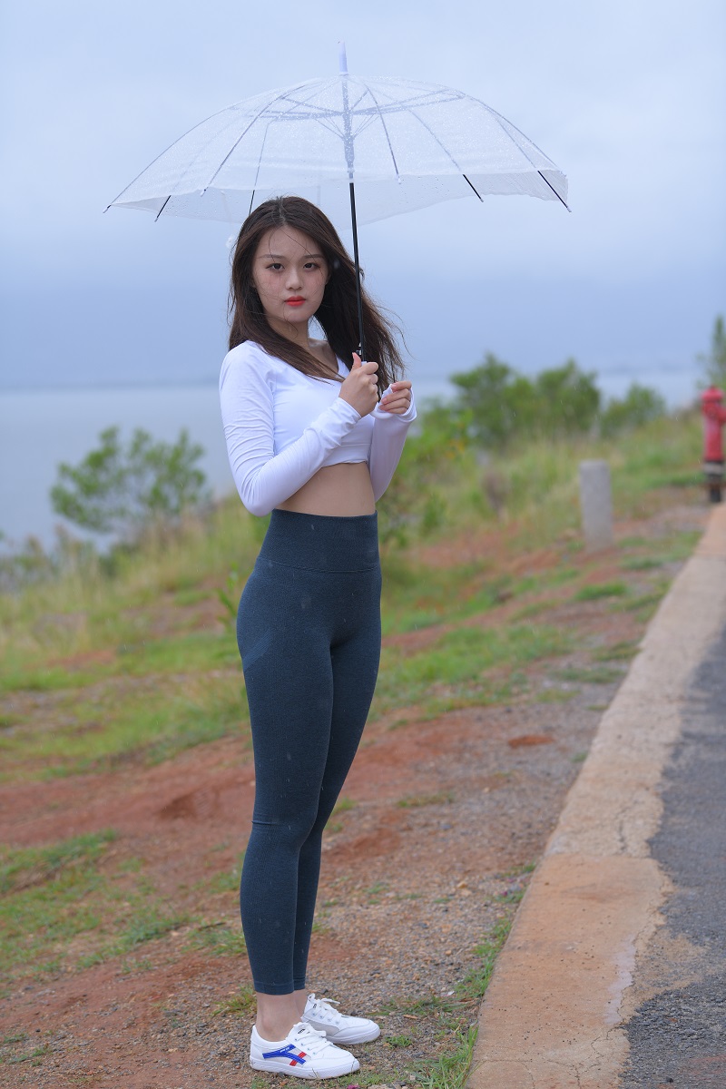 红石旅拍作品 第八篇：蓝色瑜伽裤小妹